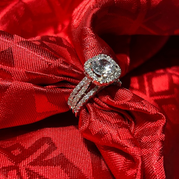 Ring - Picture 3 of 3